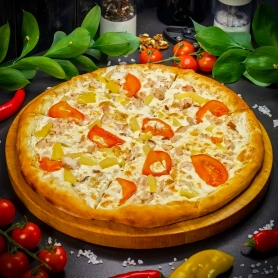 Пицца курица с ананасами