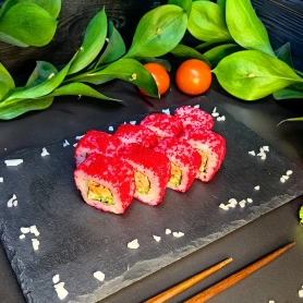 Калифорния с жареным лососем